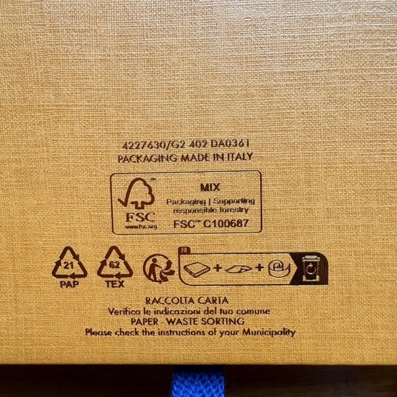 Louis Vuitton Square Small Gift Box 6.5 x 6.5 x 1.8 in with Ribbon & Dust Bag - Picture 9 of 10